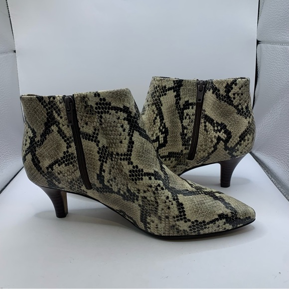 CLARKS Collection Women’s Linvale Sea Ankle Boot Taupe Snakeskin VEGAN Sz 8M - Picture 6 of 8